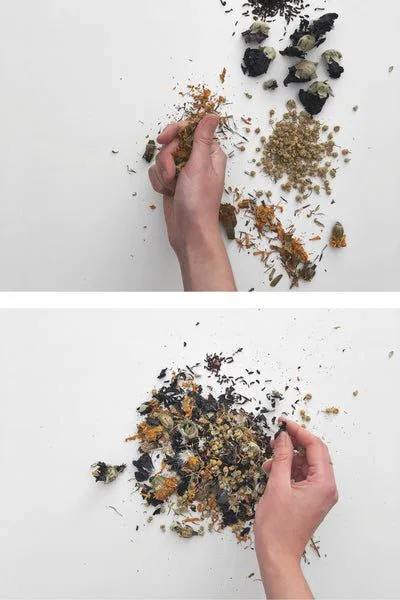 Crushing dried flowers for bundle dyeing