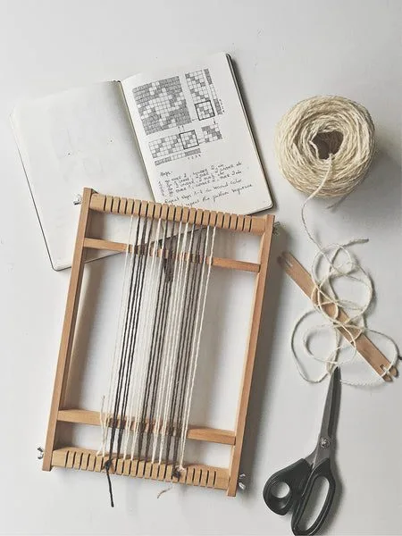 Warping a frame loom for houndstooth