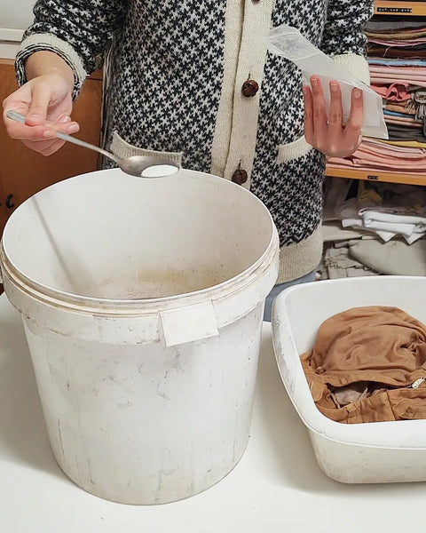 Adding iron sulfate crystals to an iron bath