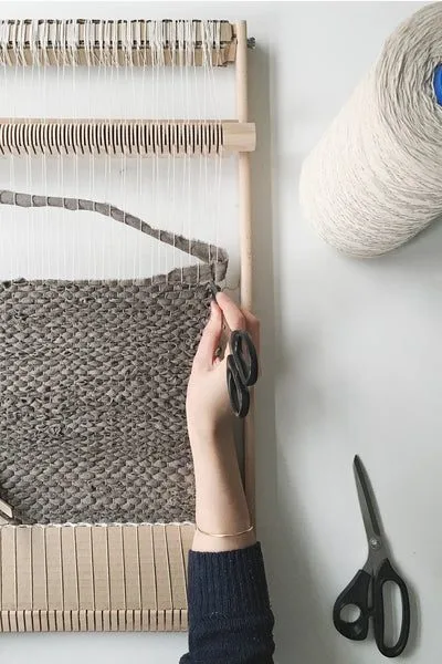 Keeping the edges straight on a rag rug