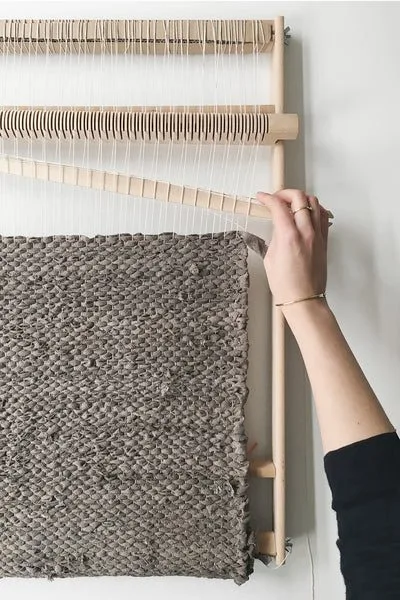 Weaving on and marking progress