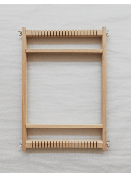 Animation of weaving on a frame loom