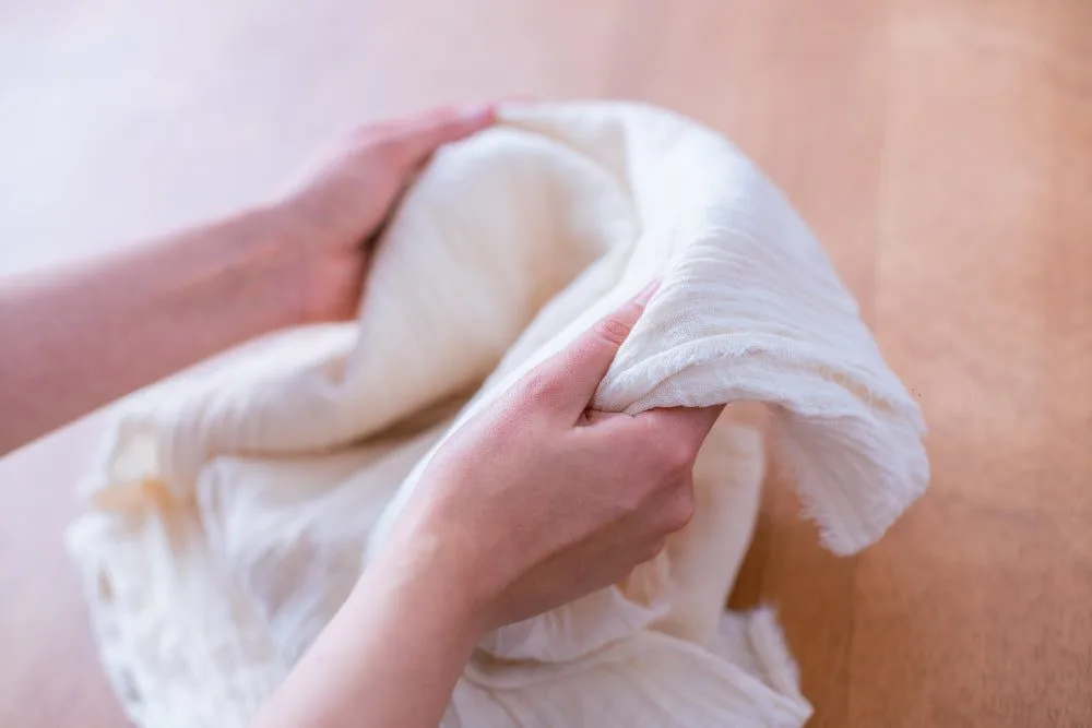Scouring fibers before natural dyeing